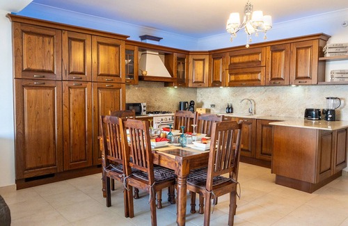 Marsaskala Apartment | KimRay Boutique Apartment! Jacuzzi Tub - BBQ Terrace