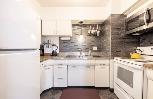 Fairview Park Apartment | King and Queen memory foam beds Near the Valley! | Georgtown Villas