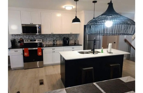 Fairfield House | KING BED/FAMILY FRIENDLY/GAMEROOM‼/NEAR CROSSPLEX