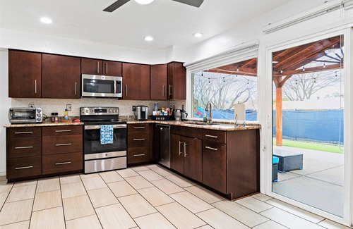 Plano House | King Bed, Family Friendly, Nice Backyard, Foosball, Games, Cornhole, Grill