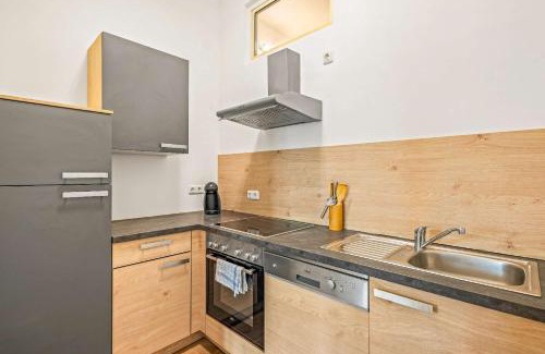 Himmelpfortgrund Apartment | King bed free parking fast wifi pet friendly