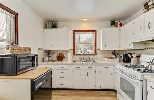 West Valley City House | King Bed, Full Kitchen, Central Location!