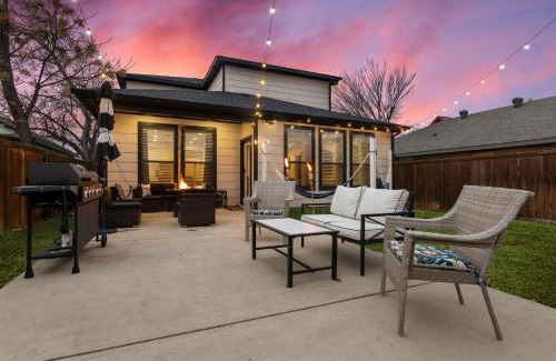 West Dallas House | King Bed, Hot Tub, BBQ, Large Yard & Garage!