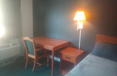 Livingston Apartment | King Bed Hotel Studio 238