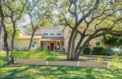 San Marcos House | King Bed in Relaxing Oasis, with FREE Snack/Wi-Fi/Parking