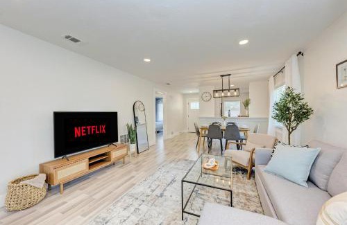 Bay Acres House | King Bed & Patio, Minutes to the Beach