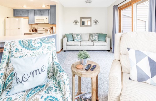 The Galena Territory Villa | King bed, Peaceful, Wood Fireplace, Near Trails, Golf, Spa