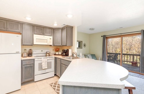 The Galena Territory Villa | King bed, Peaceful, Wood Fireplace, Near Trails, Golf, Spa