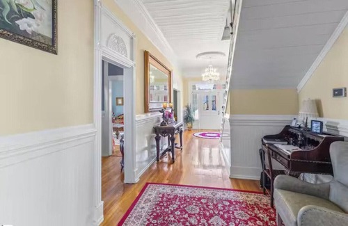 Anderson House | King Bed Retreat | Anderson Home w/Yard & Events