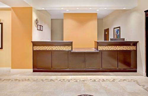 La Porte Hotel | King Bed Room, Scottish Suites La Porte, Guest Laundry, Free On-site Parking