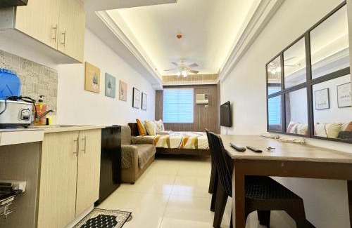 Kaunlaran Apartment | King Bed Suite at Pine Crest #T3-439 near Mall