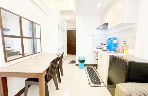 Kaunlaran Apartment | King Bed Suite at Pine Crest #T3-439 near Mall