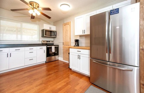 Rapid City House | ⁑King Bed⁑Whirlpool Tub⁑Covered Patio⁑Near Playground⁑