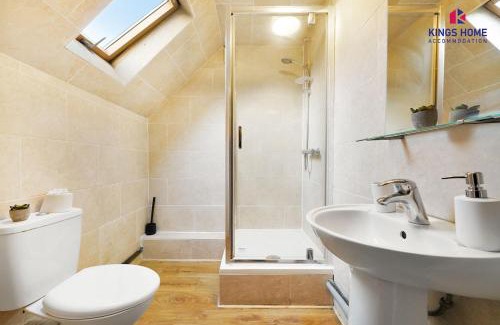 Spencers Wood Apartment | King Beds , CCTV Parking , Relocation and workstays
