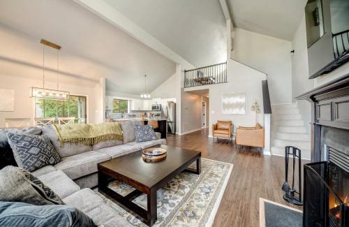 The Woods House | King Beds with Hot Tub Arcade & Golf Course View