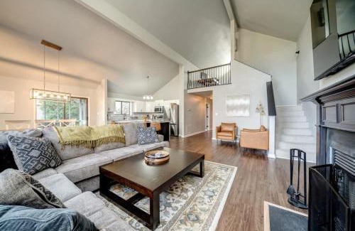 The Woods House | King Beds with Hot Tub Arcade & Golf Course View