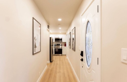 Dunlap House | King Comfort | Bright & Modern 1BR Stay in Dunlap