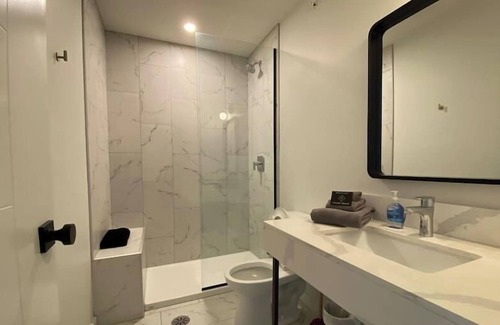 Clairmont Apartment | King Exec w Kitchenette Suite Modern and Trendy!