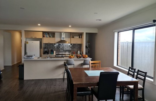 Delacombe House | King Family room with shared bathroom