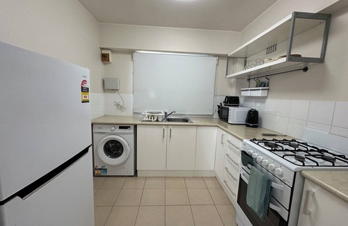 Victoria Park Apartment | King George Nest - With Parking in Victoria Park!