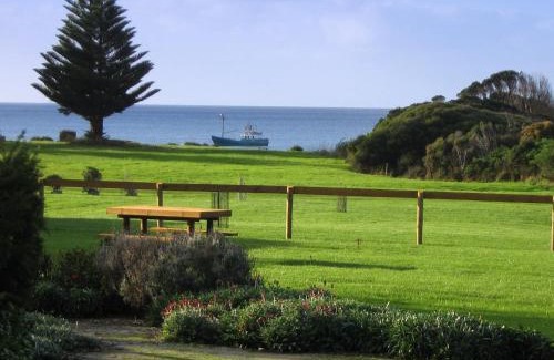 Naracoopa House | King Island Accommodation Cottages