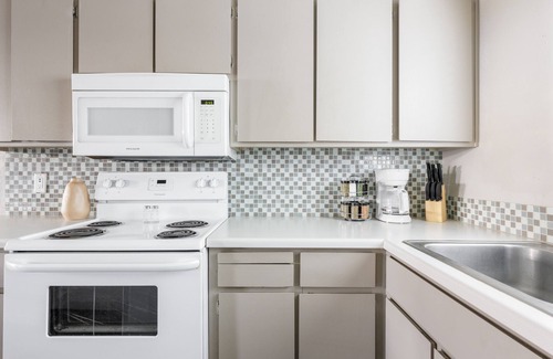 Arts District Apartment | King Loft - Old Town Scottsdale w/Parking