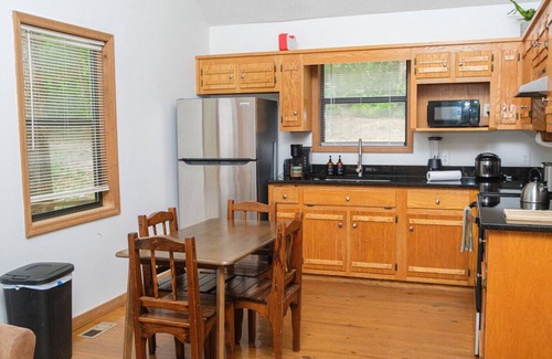 Blairsville Cabin | King/Romantic/Fireplace/Privacy