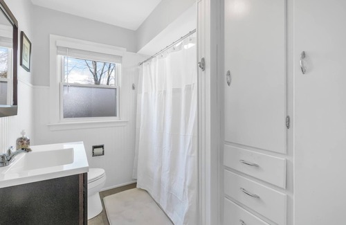 Frankenmuth Bed & Breakfast | King room in Bed and Breakfast - And A Hot Tub!