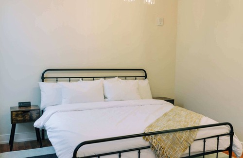 Frankfort Hotel | King Room, Kitchenette