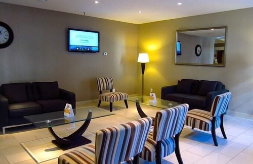 North Orange Apartment | King Room Near Fracture Care Center ORL