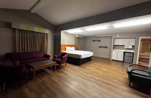 East Congress Apartment | King Room - Non-Smoking