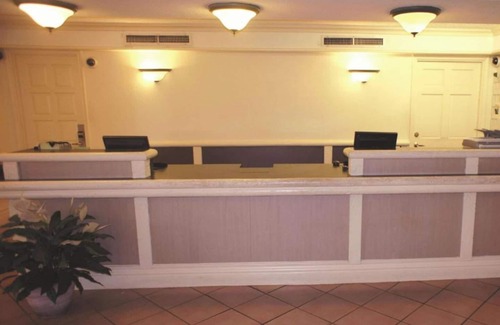 East Congress Apartment | King Room - Non-Smoking