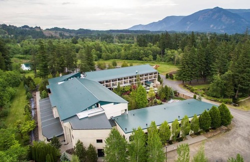North Bonneville Resort | King Room with Courtyard View