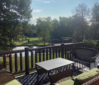 Necedah House | King's Castle - Lake Cabin with Beach, Dock, Kayaks, Game Rm and Bar