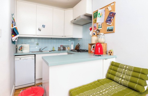 Portobello Apartment | King's Road [425] is a Quirky seaside apartment minutes walk from Portobello beach.