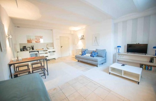 Borgfelde Apartment | King-size bed/near city & Alster/quiet