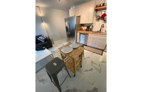 Cocoa House | King Size Bed Suit Apartment Quite Neighborhood