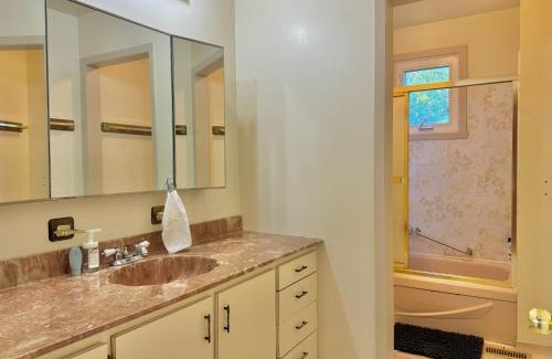 Ottawa Division House | King size bedroom & private bathroom & free parking