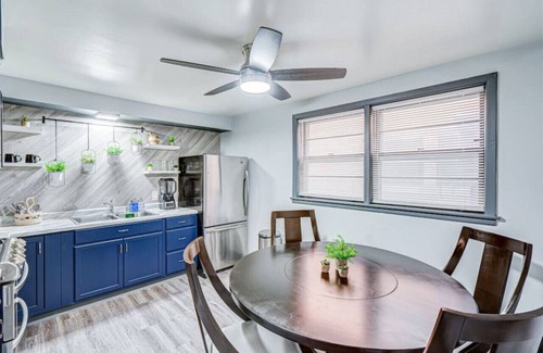 Elmwood Park Apartment | King Sleep Number Bed | Historic Safe Location