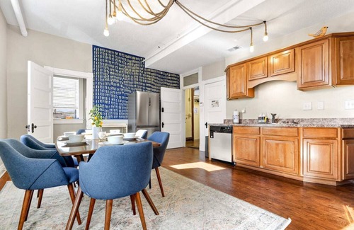 Shelby Park Apartment | KING Sleep8 4Bed 2BR 2 BA Swepson Hideaway 202