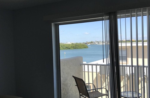 Englewood Apartment | King studio w/Bay views! Private Beach access Walking distance to everything!
