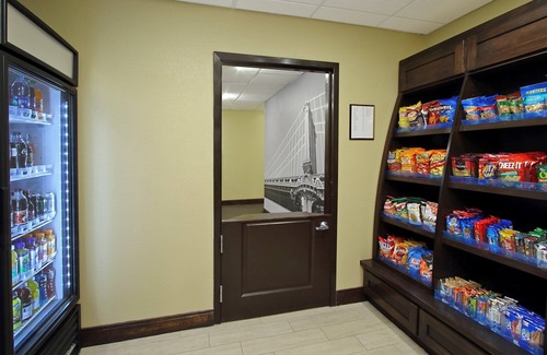 Odessa Condo | King Suite. Free Breakfast. Outdoor Pool. Gym. Near the University of Texas Permian Basin!