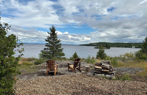 Timiskaming District Apartment | King Suite - Lake Front - Private Ensuite