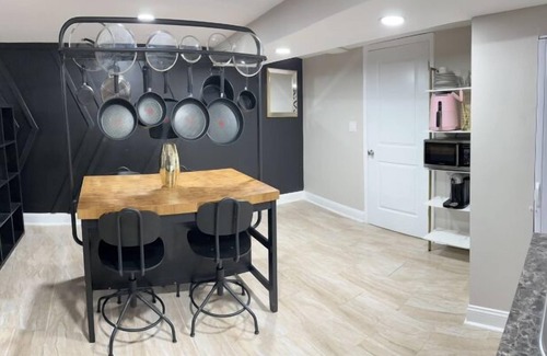 Eastwick House | King Suite oasis