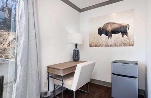 Parkville Apartment | King Suite on Main Shops&Eats Parkville