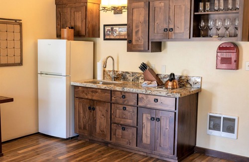 Tahoe Vista Apartment | King Two Bedroom Suite