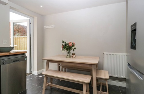 Wyke Regis House | KINGESWIC COTTAGE, pet friendly, country holiday cottage in Weymouth