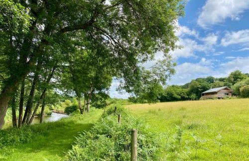 Bodmin House | Kingfisher Cabin, Butterwell Farm, Riverside cabin on 40-acre private estate