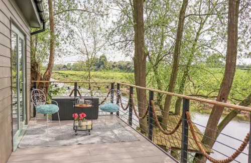 Farndon House | Kingfisher Chalet