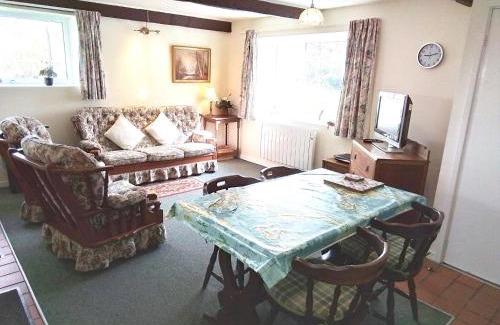 Llangeler House | Kingfisher Cottage Newcastle Emlyn